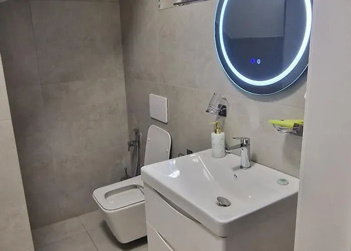 Juar - Modern Gasthof Tirana